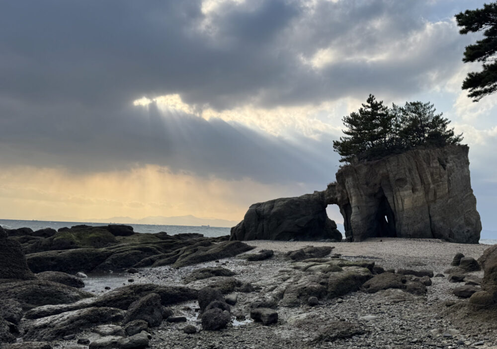 本山岬公園「くぐり岩」10