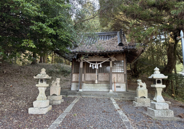 烏帽子岩神社